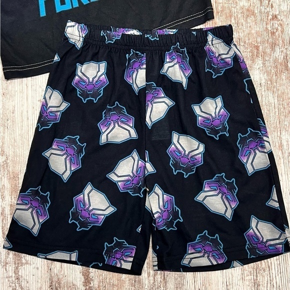 boys' Marvel Black Panther 2pc Short Sleeve Top and Shorts Pajama Set - Picture 3 of 7
